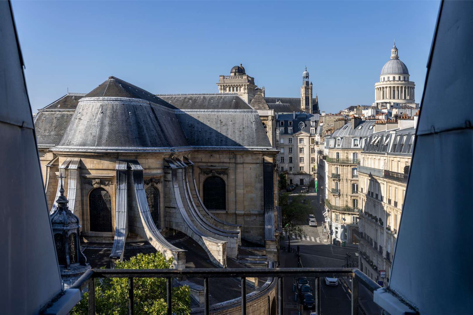 Vue sur les toits de l'hôtel parisien - Hôtel près de Panthéon à Paris – Hôtel Abbatial